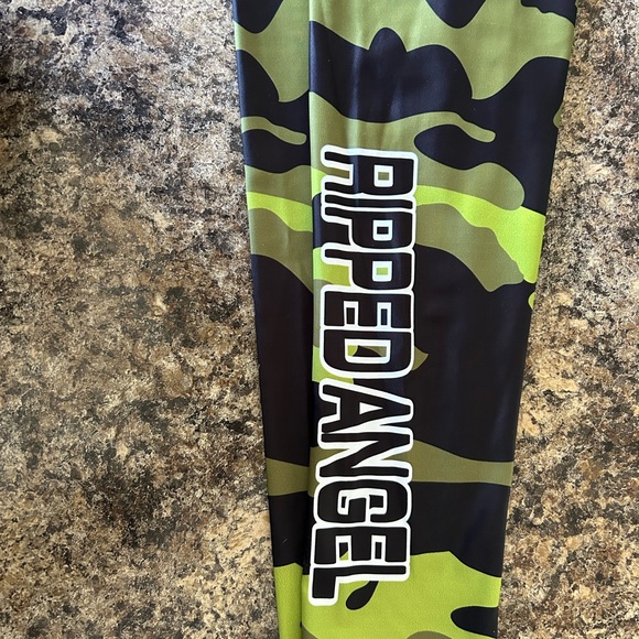 Ripped angel camo tights . Great stretch and has drawstring at waist.full length - Picture 2 of 4
